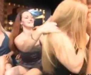 Een stripper en veel geile meiden