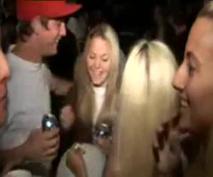 Dronken sletjes keihard geneukt op het feestje