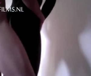 De omgekeerde wereld een grote blanke lul in een klein zwart kontje
